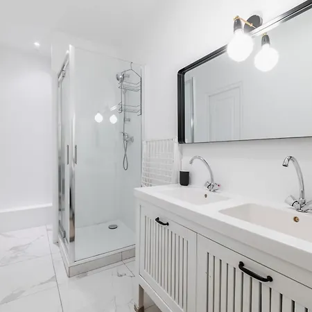 Apartment Confortable Equipe Sacre Coeur - 4p Paris
